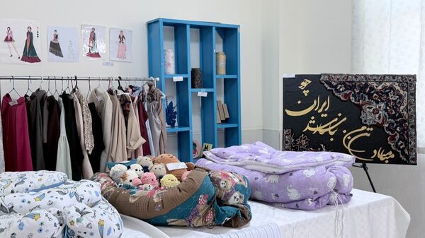 افتتاح نمایشگاه دست‌سازه‌های دانش‌آموزی در هنرستان صدیقه طاهره(س)