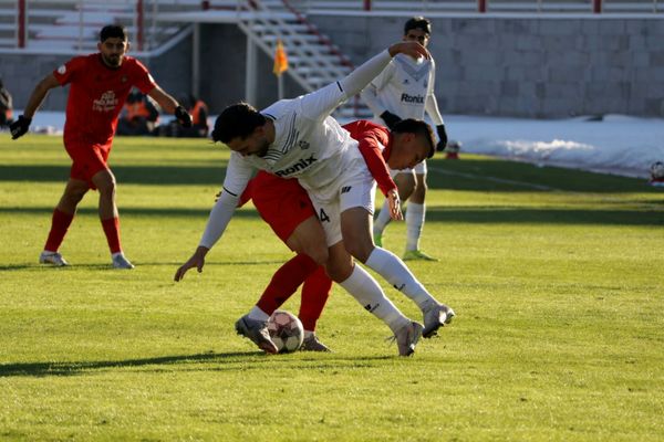 بازی تراکتور و ملوان در تبریز