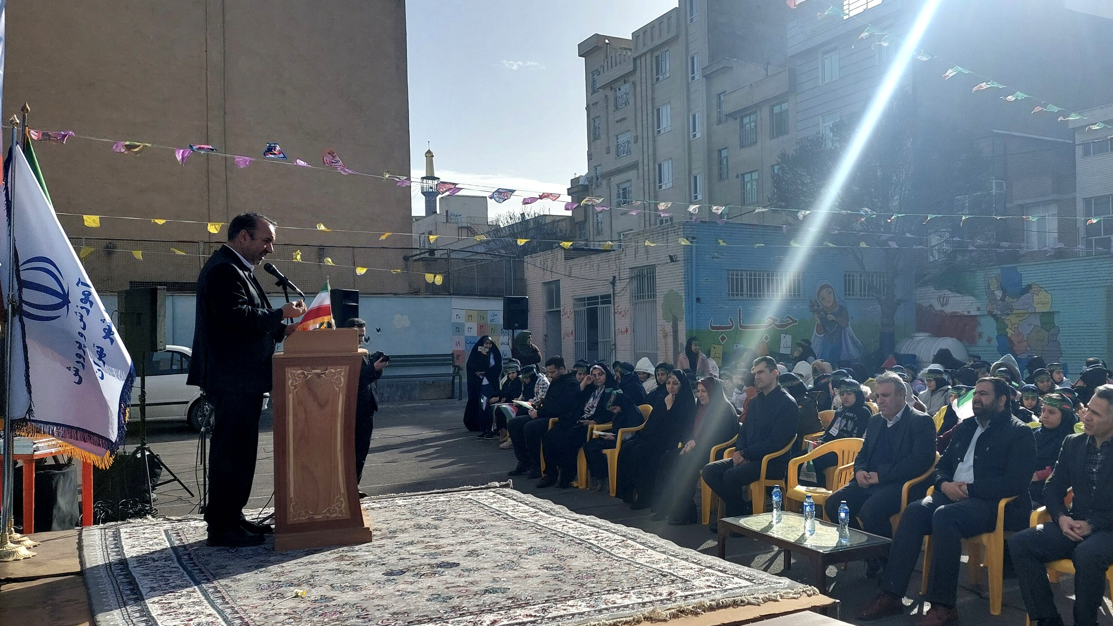طنین زنگ انقلاب در دبستان استاد شهریار