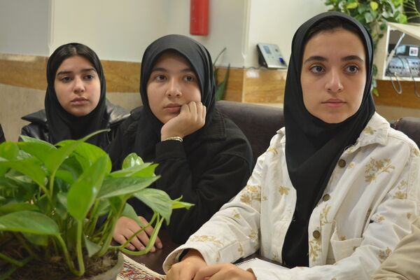 برای اولین‌بار برگزاری کافه ۵۷ در دبیرستان‌ نمونه دولتی ولایت بهارستان‌دو