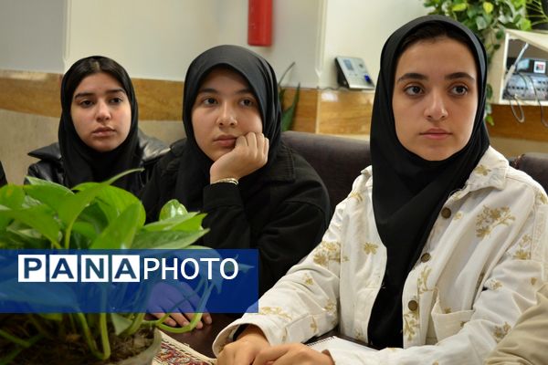 برای اولین‌بار برگزاری کافه ۵۷ در دبیرستان‌ نمونه دولتی ولایت بهارستان‌دو