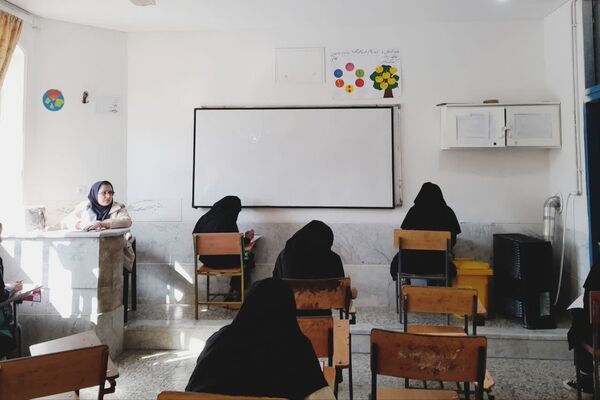 آزمون پیشرفت تحصیلی در دبیرستان آیت الله طالقانی داریون