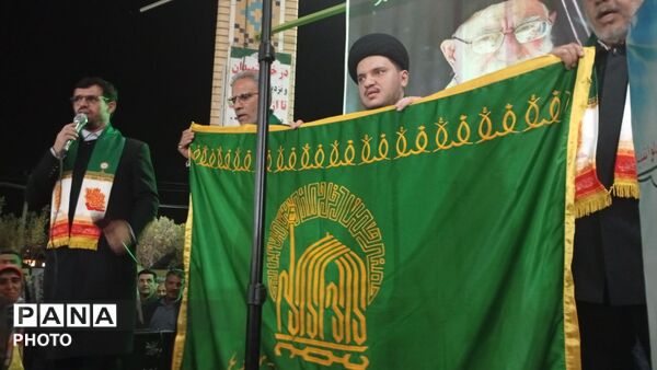 روضة شهدای بروجن صحنه عشق و ارادت به امام رضا(ع) شد