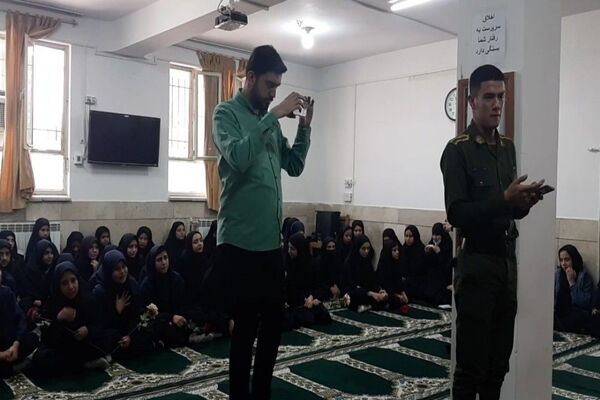 گرامیداشت هفته نیروی انتظامی در دبیرستان شهید مجید دهنوی