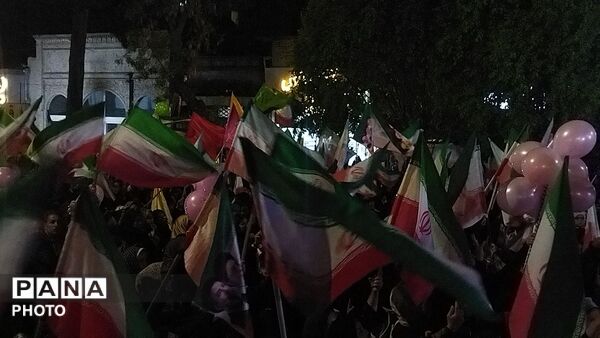 دختران نیشابوری در صف اول تجمعات-۳