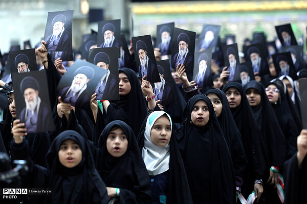 برگزاری همایش بزرگ جمع‌خوانی دانش‌آموزان با اجرای سرود و نوحه حماسی «باید برخاست»