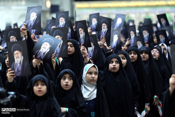 برگزاری همایش بزرگ جمع‌خوانی دانش‌آموزان با اجرای سرود و نوحه حماسی «باید برخاست»