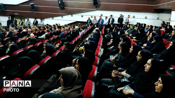 تجلیل از معلمان نمونه و آیین تکریم بازنشستگان فرهنگی در پلدختر