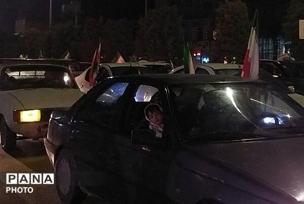 حضور دهه نودی ها در رژه ماشینی بلوار فضل نیشابور 