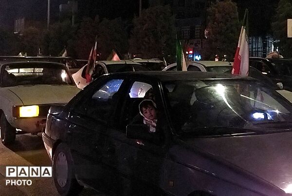 حضور دهه نودی ها در رژه ماشینی بلوار فضل نیشابور 