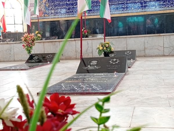 محفل شهدا در گلزار شهدای شهر بن 