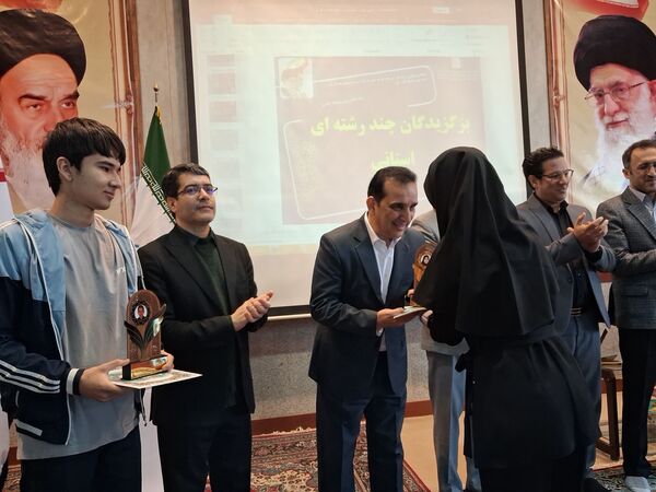 تقدیر از پژوهشگران برگزیده ناحیه 5 مشهد