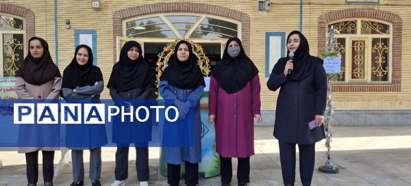 نواختن زنگ مهر و زنگ نماز و ایثار و شهادت در دبیرستان  دخترانه شاهد غرویان