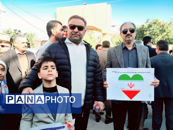 راهپیمایی یوم الله ۲۲  بهمن با حضور پرشور مردم در بوشهر 