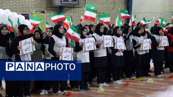 روشن شدن مشعل جام اقتدار ایران در آیین یادبود ۳۴ دانش‌آموز شهید بوشهر