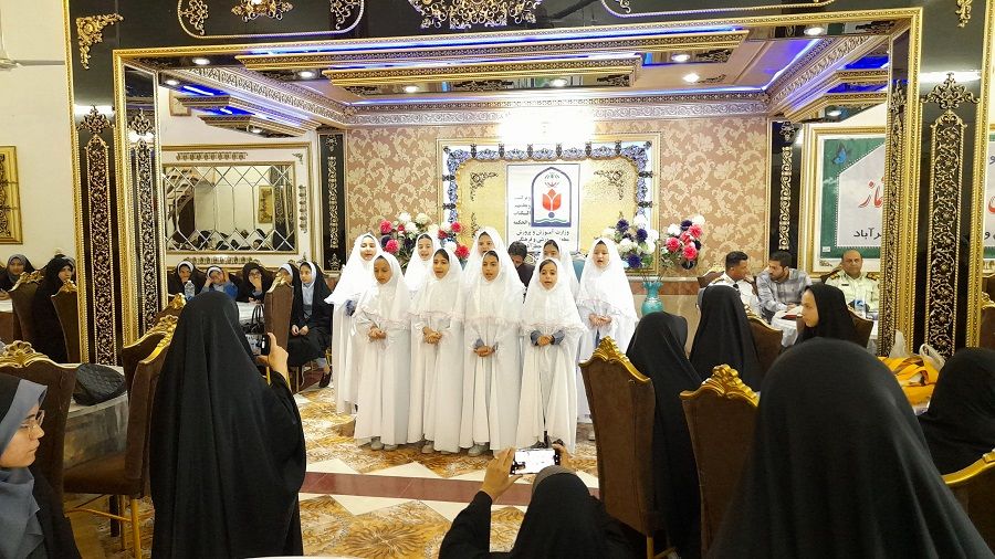 تجلیل از 400 دانش‌آموز برگزیده مسابقات قرآن، عترت و نماز در جعفرآباد قم