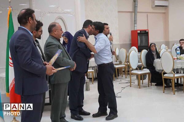 تجلیل از خبرنگاران و فعالان رسانه‌ای بجنورد به مناسبت روز خبرنگار