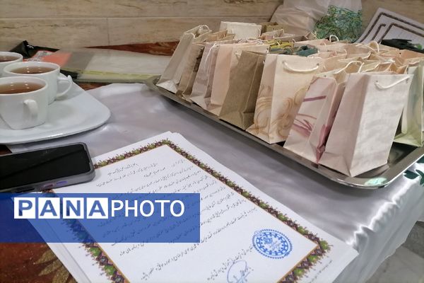 تقدیر از دانش‌آموز خبرنگاران فعال ناحیه 2 مشهد