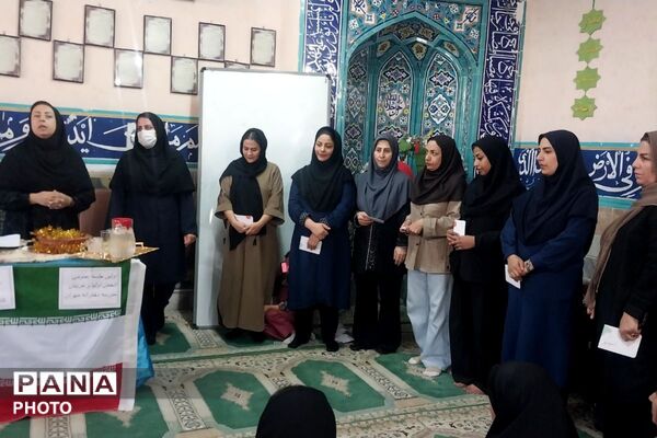 انتخابات انجمن اولیا و مربیان و تجلیل از اعضای انجمن سال گذشته در دبستان مهران