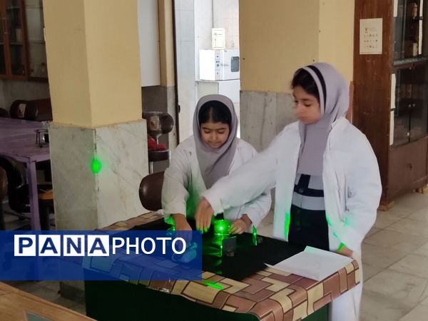 مسابقات آزمایشگاهی مدارس پارسیان