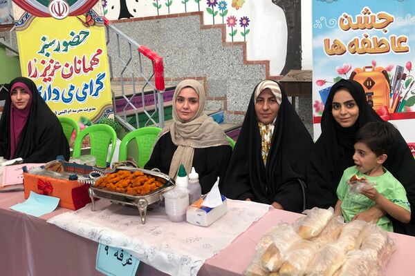 برگزاری جشن عاطفه‌ها در دبستان شاهد ام‌البنین (س) ناحیه دو شهرری 