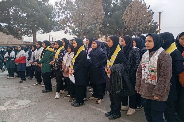 جشنی باشکوه به‌مناسبت ولادت حضرت علی (ع) و روز پدر در دبیرستان شهید مجید دهنوی 