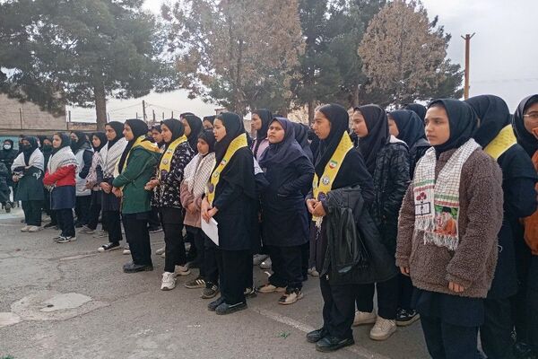 جشنی باشکوه به‌مناسبت ولادت حضرت علی (ع) و روز پدر در دبیرستان شهید مجید دهنوی 