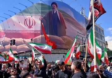تهران در روز اربعین امام شهید امت، مملو از جمعیت شد 