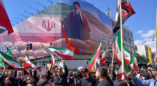 تهران در روز اربعین امام شهید امت، مملو از جمعیت شد 
