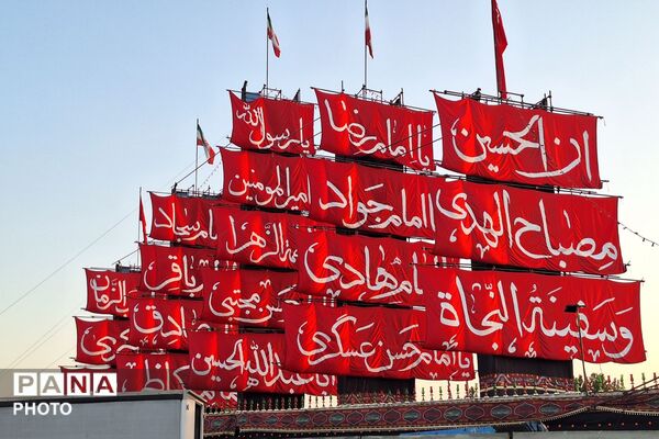 حماسه حضور مردم ایران در مراسم تشییع رهبر شهید