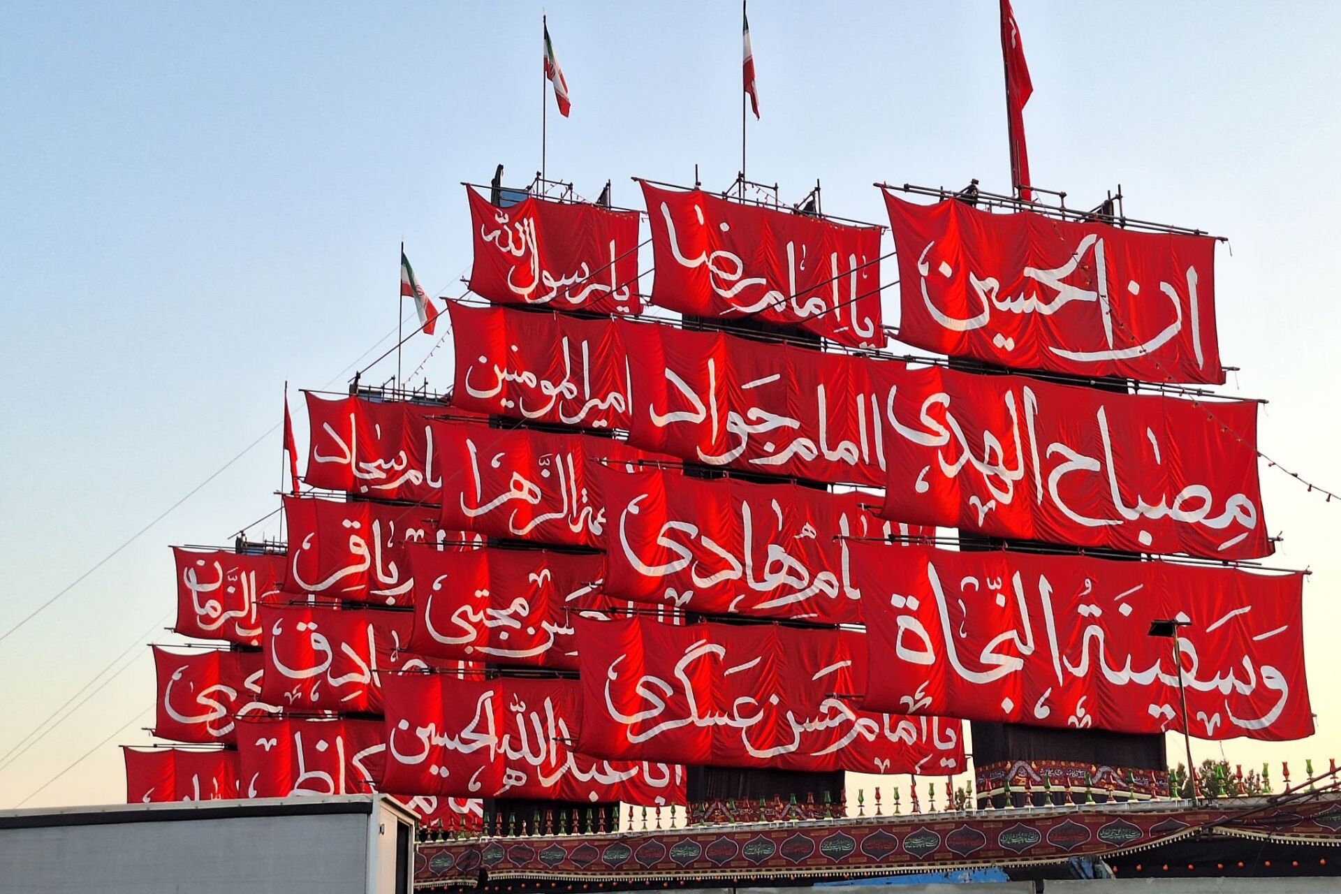 حماسه حضور مردم ایران در مراسم تشییع رهبر شهید