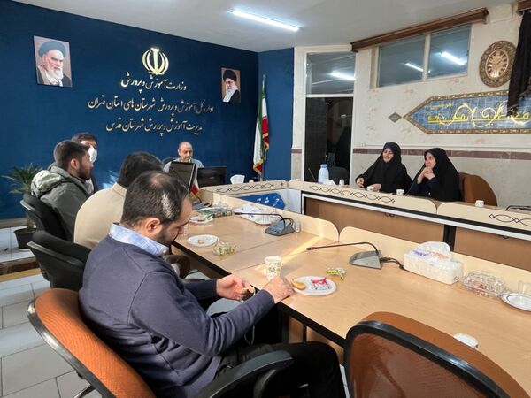 حضور فعال همکاران شهرستان قدس به صورت مجازی در دومین جلسه ستاد بزرگداشت دهه فجر  