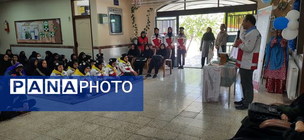 آیین‌ افتتاحیه‌ تیم‌های‌ تخصصی‌ جوانان‌ هلال‌احمر‌ در شهرکرد 