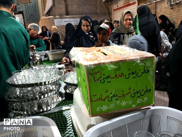 فعالیت موکب چایخانه حضرت زهرا(س)  در حسینیه امام خمینی نیشابور 