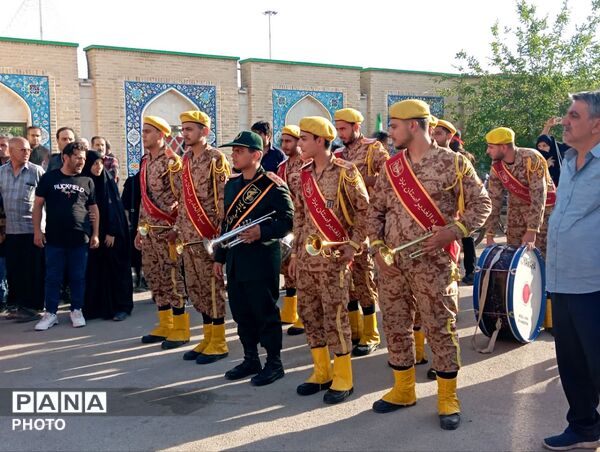 مراسم خاکسپاری شهیده دانش‌آموز «فاطمه موحدان» در یزد