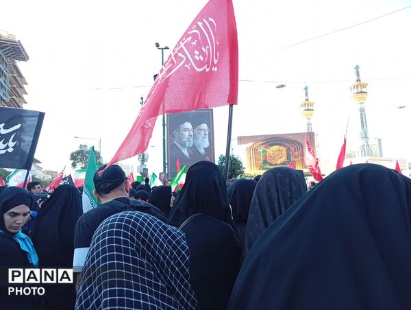 تشییع و تدفین قائد شهید امت در شهر مشهد مقدس