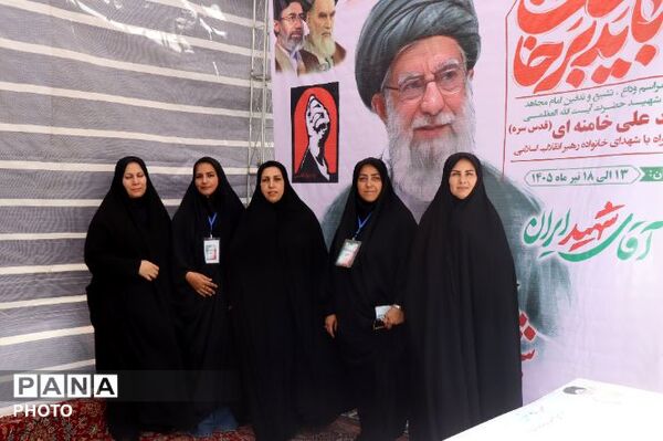 به شوقِ راهِ عشق، دل از جهان بریدیم ، به نامِ رهبر و شهدا، رهِ وفا گزیدیم