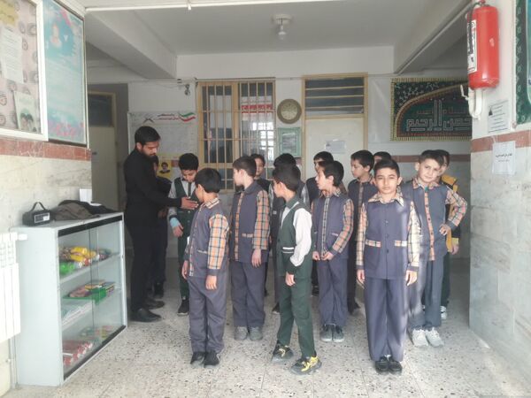 برگزاری جلسات تمرین سرود همگانی به‌مناسبت عید مبعث در آموزشگاه شهید پسندیده فدافن
