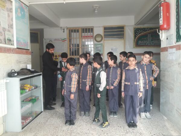 برگزاری جلسات تمرین سرود همگانی به‌مناسبت عید مبعث در آموزشگاه شهید پسندیده فدافن