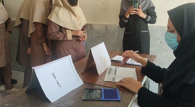 انتخابات پرشور شورای دانش‌آموزی در مدرسه فروغ رضوان