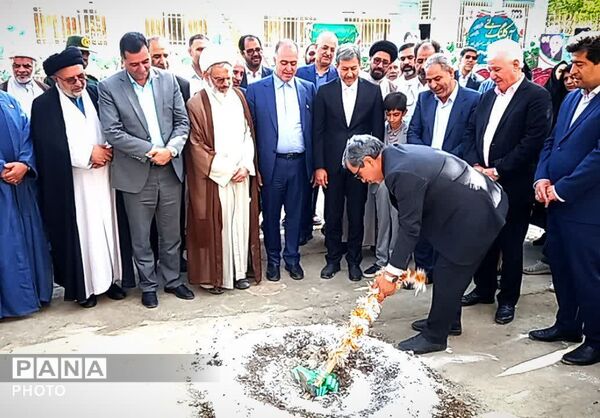 آیین کلنگ‌زنی مدرسه ۹ کلاسه انقلاب اسلامی فلاورجان