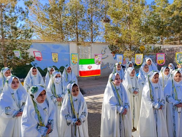 شور و هیجان هفته فرهنگ و هنر در دبستان خدیجه کبری ابرکوه