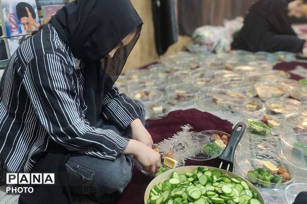 برپایی سفره بزرگ اطعام افطار در مسجد علی اکبر شهرستان قرچک