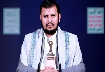رهبر انصارالله: ناو آمریکایی «ترومن» در لاک دفاعی فرو رفته است