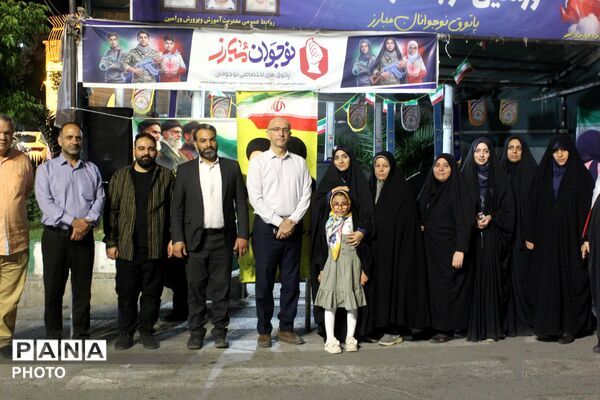 حضور چشمگیر دانش آموزان و فرهنگیان در موکب شهدای دانش آموز ورامین