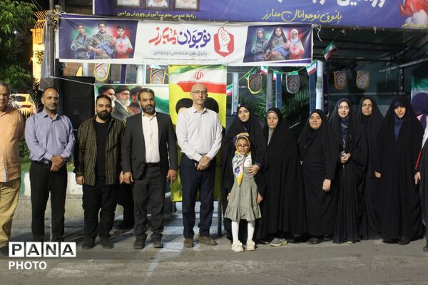 حضور چشمگیر دانش آموزان و فرهنگیان در موکب شهدای دانش آموز ورامین