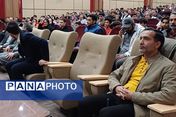 تقدیر از دانش‌آموزان دبیرستان هیات امنایی البرز در اردوگاه استانی شهید محمد منتظری شهریار 