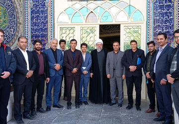 میز خدمت در نماز جمعه بن با حضور مدیر کل آموزش‌وپرورش استان چهارمحال و بختیاری 