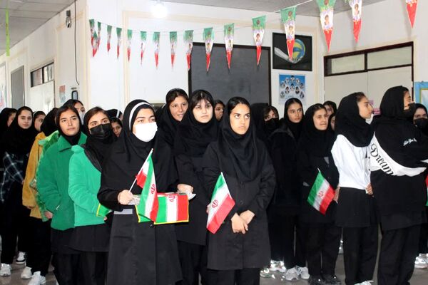 نواخته شدن زنگ انقلاب در هنرستان فاطمه زهرا ( س) گچساران