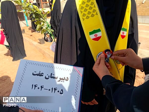 دانش‌آموزان دبیرستان عفت در کاشت ۱۰۰۰ درخت شریک شدند